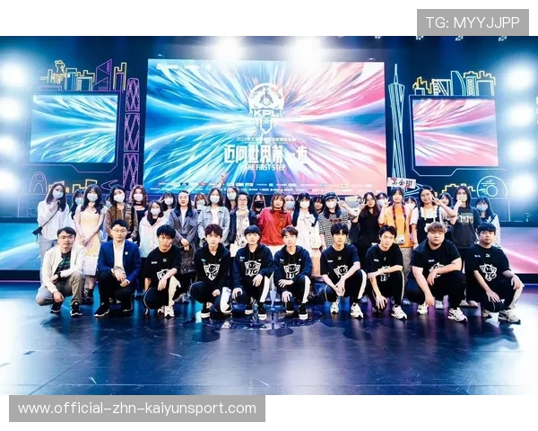 电竞赛事评委与观众审美差异探析，电竞选手比赛现场